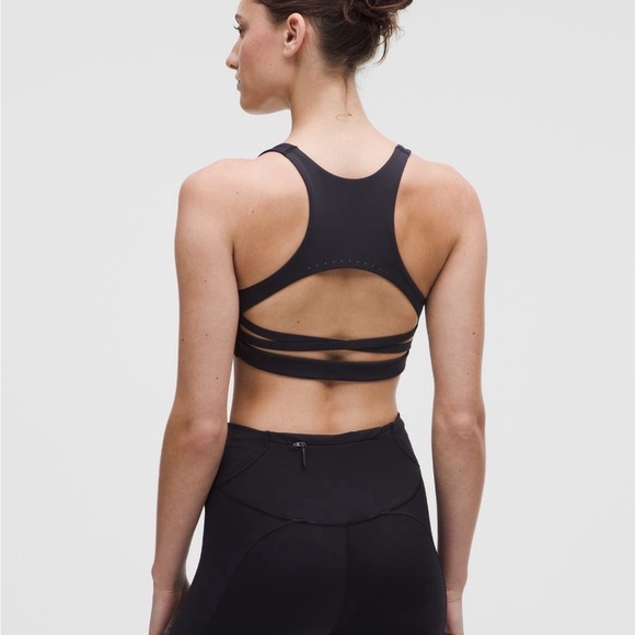 1-22 NWT Size L Lululemon Strappy Back Sports Bra Black - Picture 2 of 10